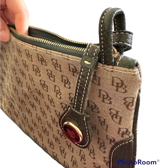 VTG Dooney and Burke Shoulder Bag - Picture 3 of 4